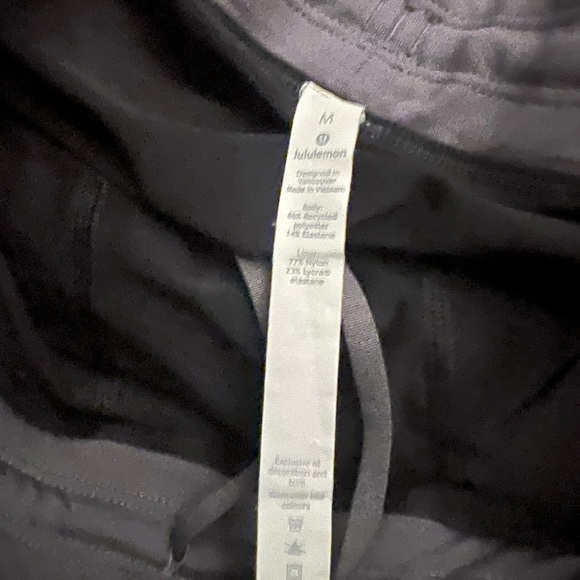 Lululemon the short 9” - Picture 2 of 5